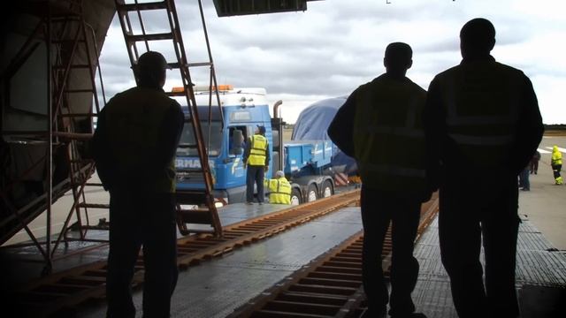 AN124 Ruslan - Cargo loading at Bratislava 13.09.2012 смотреть онлайн