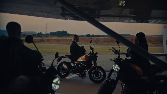 Guerrilla 450 | The Return Of The Real Roadster смотреть онлайн