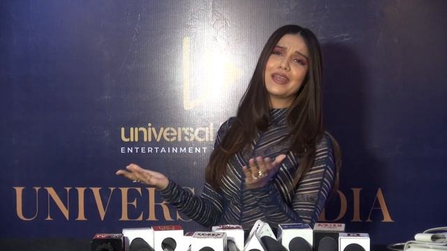 ON CAMERA KISS | Divya Agarwal & Ridhima Pandit | #BiggBoss #Universal indian #Entertainment Award смотреть онлайн