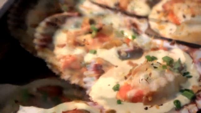 Zamburiñas con verduras gratinadas al parmesano - CasaPiedra Ibiza- смотреть онлайн