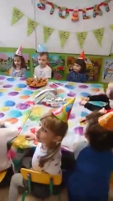 Przedszkole Kraina Odkrywcy w Rzeszowie - Urodziny :) смотреть онлайн
