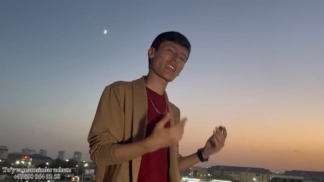 Samandar Ergashev - Oson emas musofirda yurganlarga (official music video) смотреть онлайн