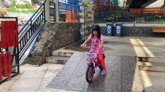 Freya’s New Record - 12 km Riding Bicycle смотреть онлайн