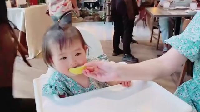 Freya EP.1 | ช่วยด้วย ม๊าแกล้งหนู .. ลองเลม่อนครั้งแรก | Little Freya and the Family смотреть онлайн