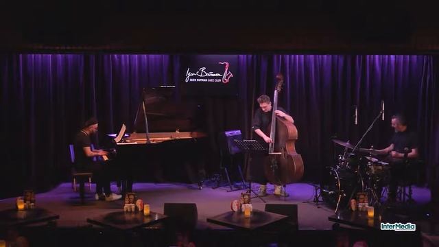 Live: Манук Казарян Трио