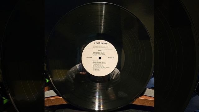 4. HE TOUCHED ME (Gaither) - Mrs. Lewis Knippa, Side II, track 4 смотреть онлайн