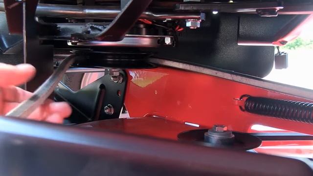 How To: Removing a Deep Profile Mower Deck with Simplicity® Quick Hitch™ смотреть онлайн