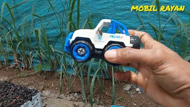 Membersihkan Mobil Truk Pasir Tayo Dan Menemukan Bulldozer, Truk Molen, Mobil Pemadam, Loader, Beko смотреть онлайн