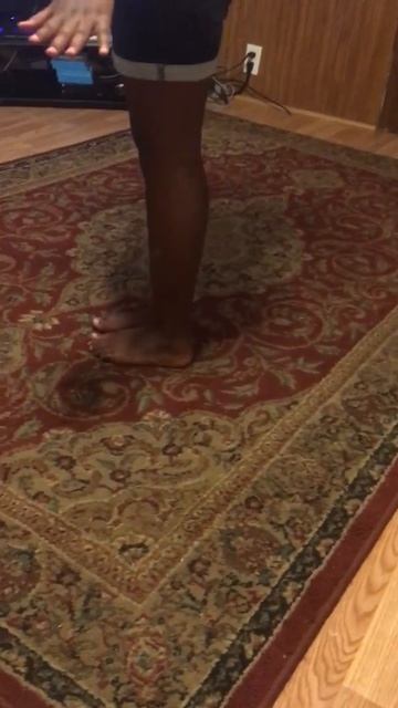 Little girl Teaches herself to Levitate смотреть онлайн