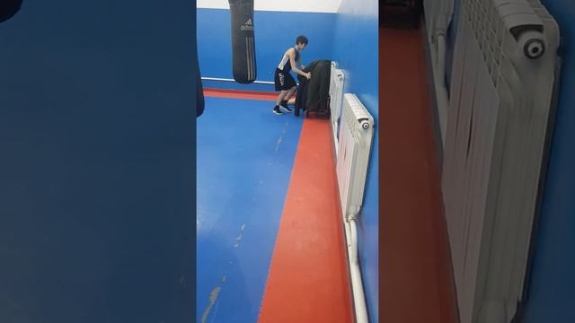 Готовимся на чемпионат республике по боксу. Гоняем вес. смотреть онлайн
