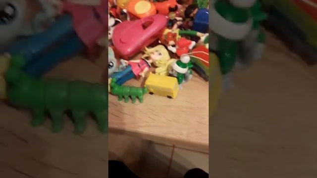 Распаковываю мишку с игрушками:3 смотреть онлайн