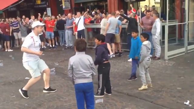 English fans mocking the Gypsies children in Lille 14 06 2016 EURO 2016 смотреть онлайн