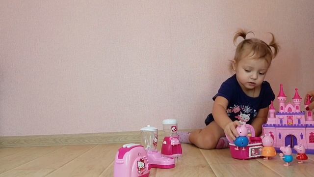 Кики и свинка пепа на кухне у Хеллоу Кити/ Kiki and Pepa pig, Hello kitty's kitchen смотреть онлайн