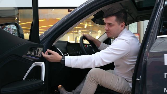 Абсолютно новый BMW iX1 - больше европейцев, лучше китайцев, быстрее ДВС. Обзор на Красной площади. смотреть онлайн