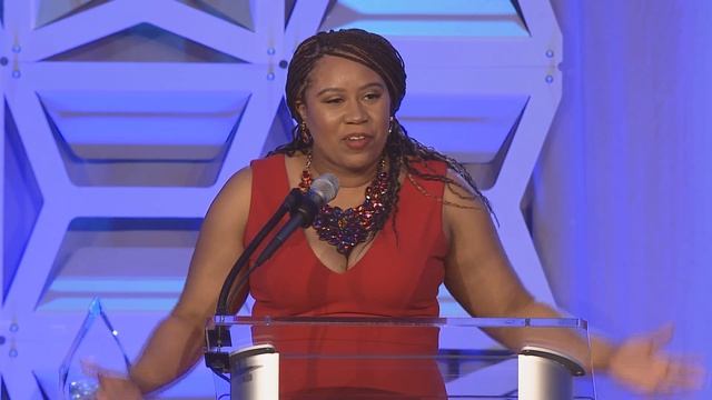 Ariel Crawley Accepts Tech Educator of the Year Mira Award смотреть онлайн