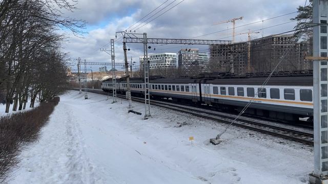 Встреча двух поколений! Электропоезда ЭП2Д-0014 и ЭД4М-0484 на Киевском направлении смотреть онлайн