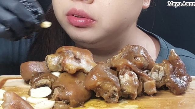 ASMR||BRISED PORK KNUCKLE смотреть онлайн