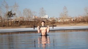CRAZY RUSSIAN MUSCLE KID LIFTING WEIGHT AND SWIMMING IN FREEZING SIBERIAN WATER