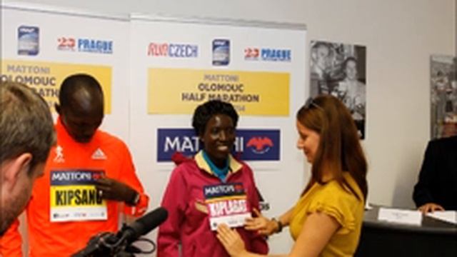 Edna Kiplagat interview before Mattoni Olomouc Half Marathon смотреть онлайн