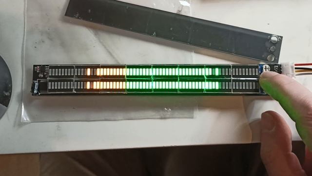 128-LED Stereo VU Meter Test смотреть онлайн