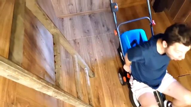 ПРОВЕЛА 24 ЧАСА НА ЧЕРДАКЕ НОВОГО ДОМА ЧЕЛЛЕНДЖ И ПРАНК ЧЕМ ПАРЕНЬ ЗАНИМАЕТСЯ ОДИН ДОМА смотреть онлайн