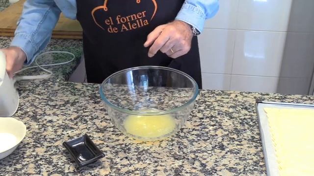 Coca de hojaldre rellena de cabello de angel смотреть онлайн