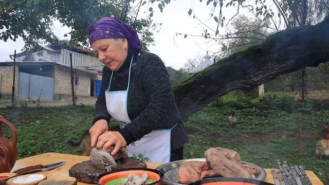Cooking a very delicious kebab from beef tongues in a quiet village! ASMR cooking! смотреть онлайн