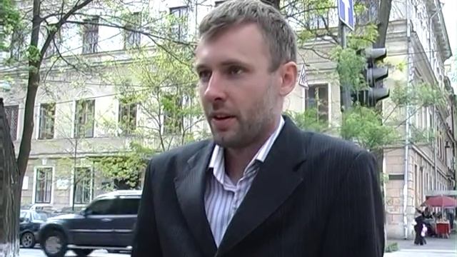 Істфак Мечникова закидали запальною сумішшю 28.04.14 смотреть онлайн