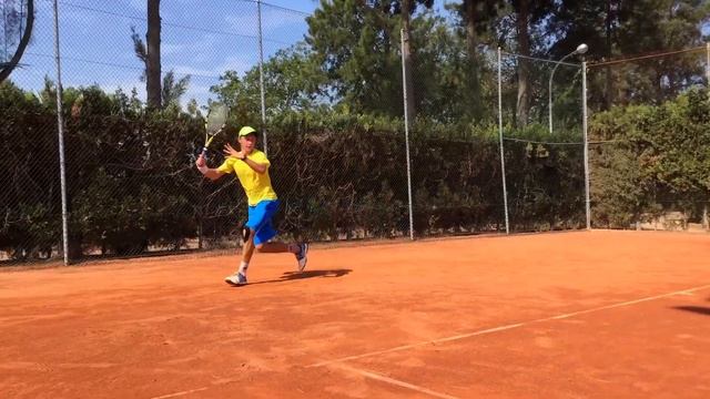 TENNIS - Vi besöker tennisakademin TenisVal som ligger strax utanför staden Valencia i Spanien. смотреть онлайн