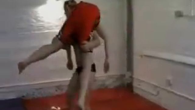 YouTube - Lift And Carry 220lbs Man.wmv.flv