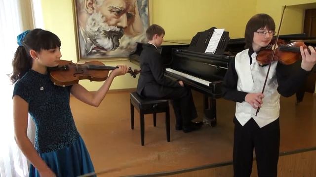 Трио Жмурков Максим, Гузь Павел, Бычкова Эльвира, г. Бийск - Шебурские зонтики, Концерт смотреть онлайн