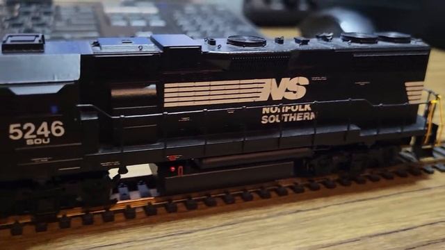 Athearn GP38-2 смотреть онлайн