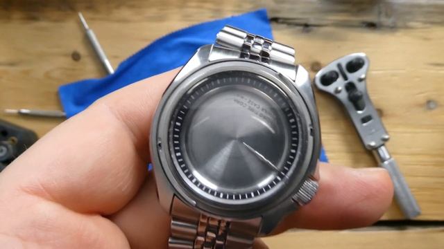 How to remove a watch bezel on your Seiko SKX смотреть онлайн