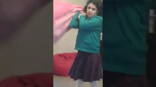 როგორ ვერთობით დაქალები. смотреть онлайн