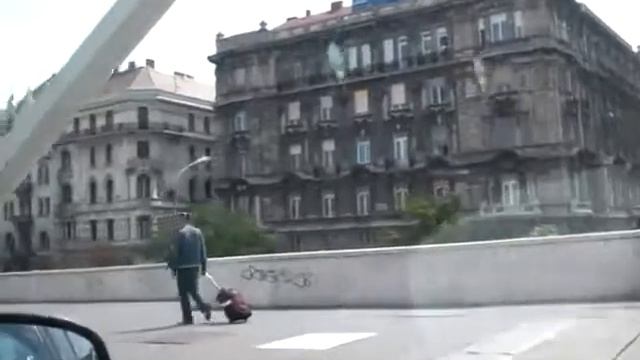 На машине по Будапешту смотреть онлайн