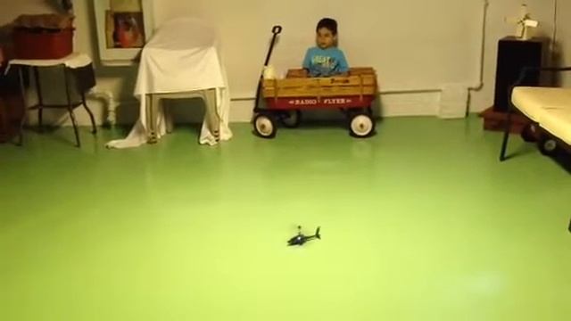 Syma s109 helicopter, flown by my family, very funny spur of the moment video смотреть онлайн