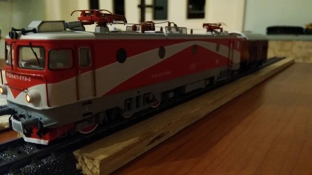 DELFIN EA 47 cu ESU Loksound V 5. (S T-A ). Testare sunete locomotiva смотреть онлайн