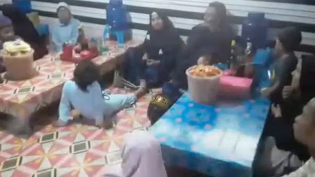 Balek kampung(Rusiati,Yusrah,Alex,Rita,Thoyiba) смотреть онлайн