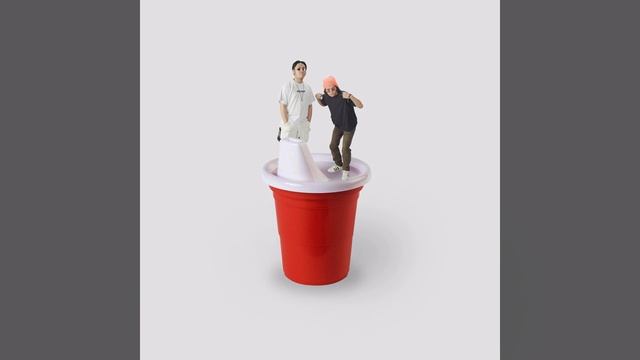 Red Sippy Cup (feat. Pickpocket Tris) смотреть онлайн
