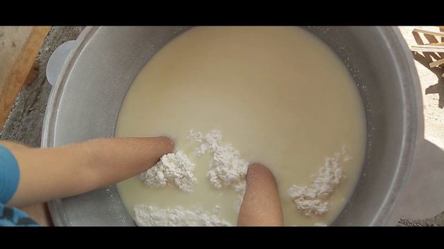 Зроблено на Закарпатті. Овечий сир від ферми Карпатський буйвіл. смотреть онлайн