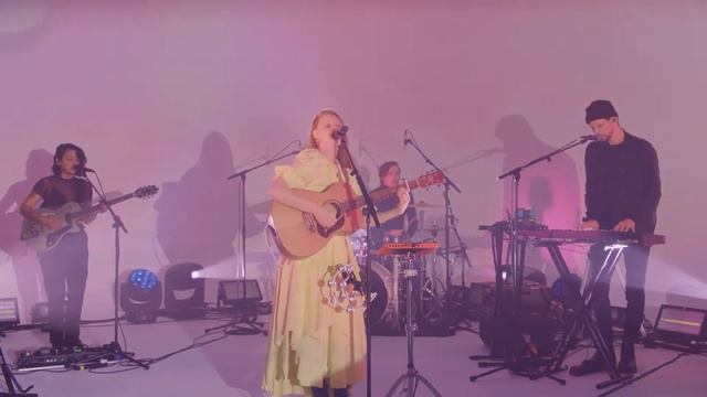 Vera Blue - All The Pretty Girls (Live) смотреть онлайн