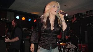 Skew Siskin - livin' on the redline