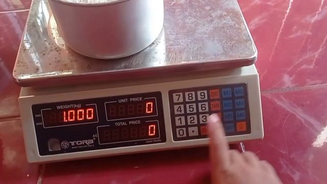 Cara Setting Harga Pada Timbangan Digital Merk Tora смотреть онлайн