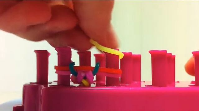 Браслет «Рыбий хвостик» из резинок Happy Loom смотреть онлайн