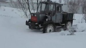 На самодельном тракторе по снегу