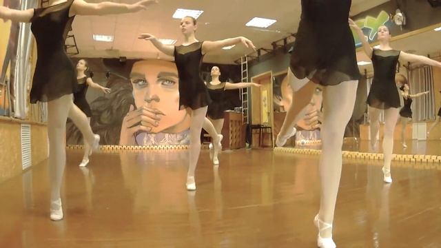 КЛАССИЧЕСКИЙ ТАНЕЦ | Battement FRAPPE | Комбинация на середине зала смотреть онлайн