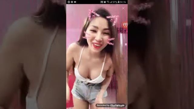 Cách mà hot girl thường làm khi trời nóng смотреть онлайн