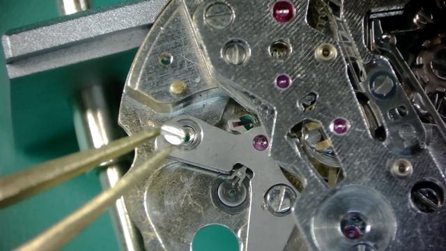 Reviving a Seiko 6139-6005 Pogue - Part 2 - Jewel Work & Assembly! смотреть онлайн