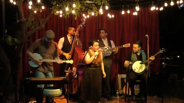 FANNY AND THE ATTA BOYS - Lord Hold Me (Live at Solstice Skyline) смотреть онлайн