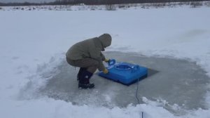 Установка аэратора для водоема зимой на большой пруд .